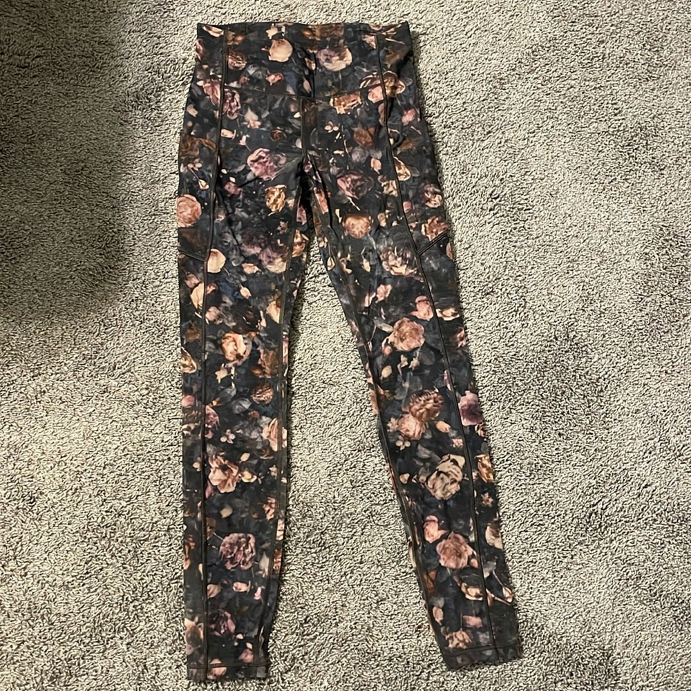 Lululemon size 4 floral legging